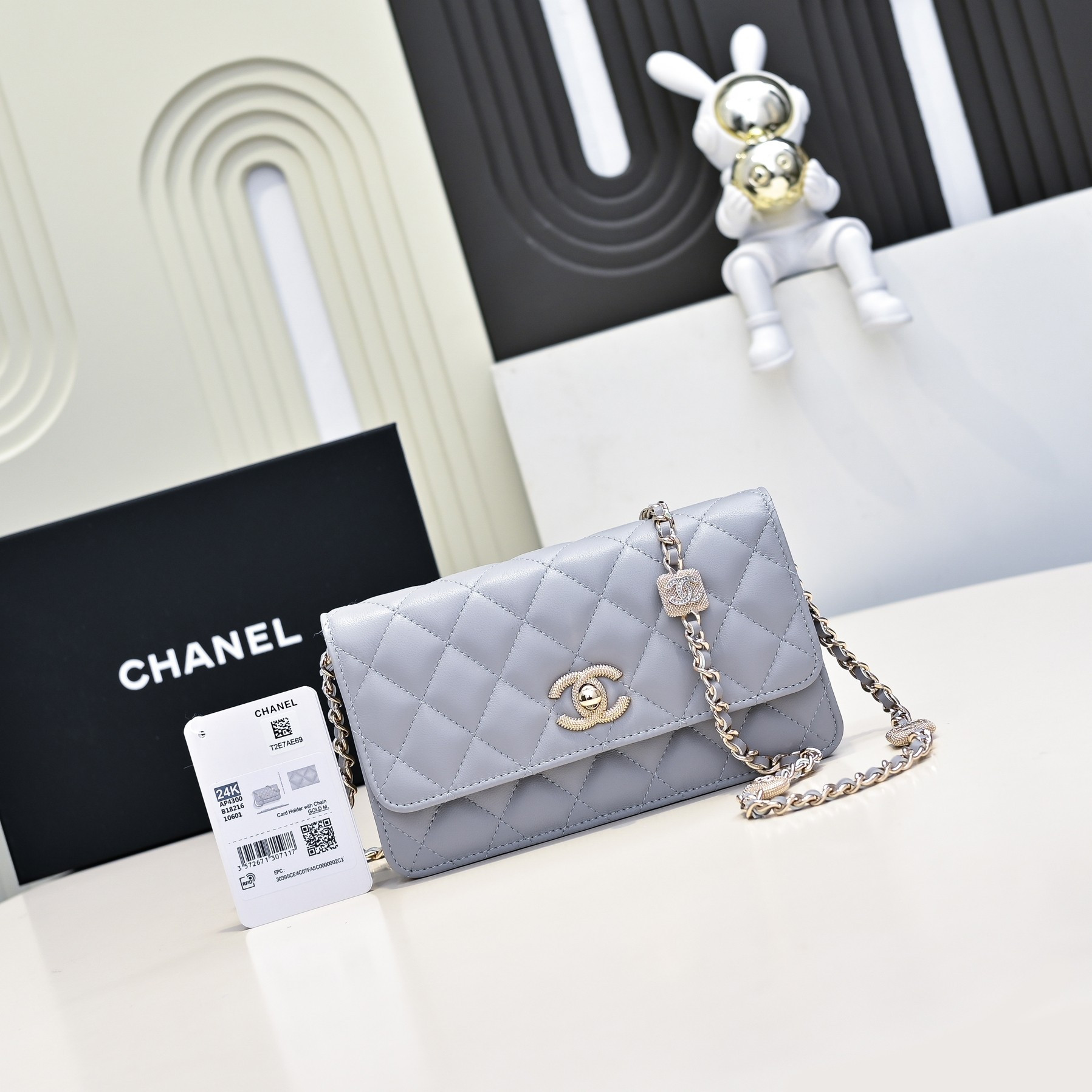 CHANEL Clutch with Chain 11x18.5x6cm