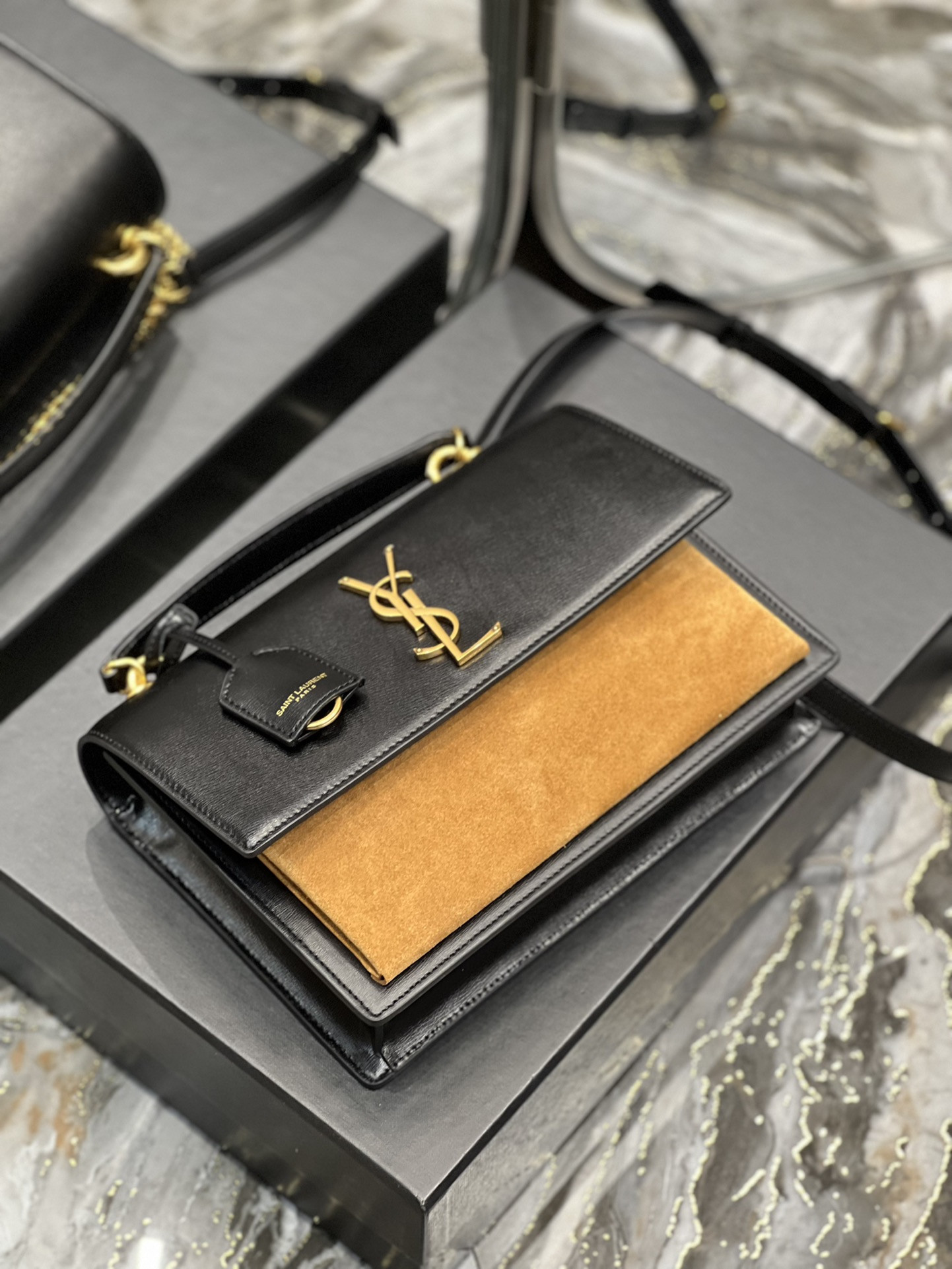 YSL Sunset medium in smooth leather 25x18x5cm