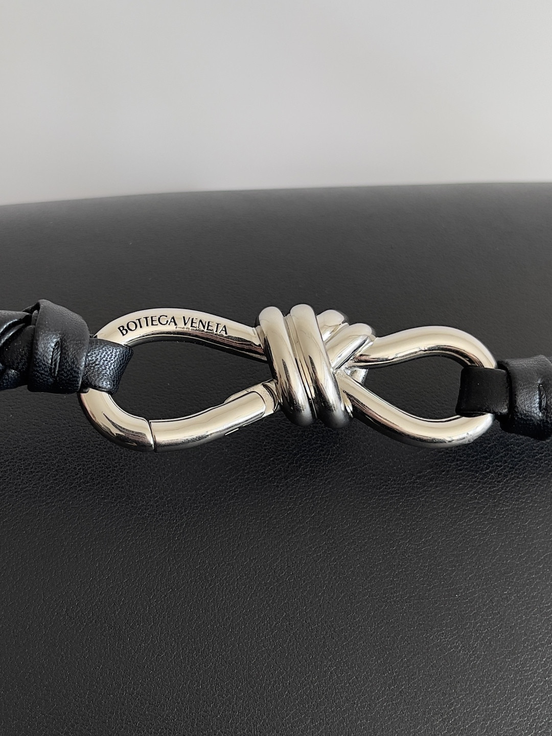 Bottega Veneta Medium Andiamo Messenger 37x26x13cm