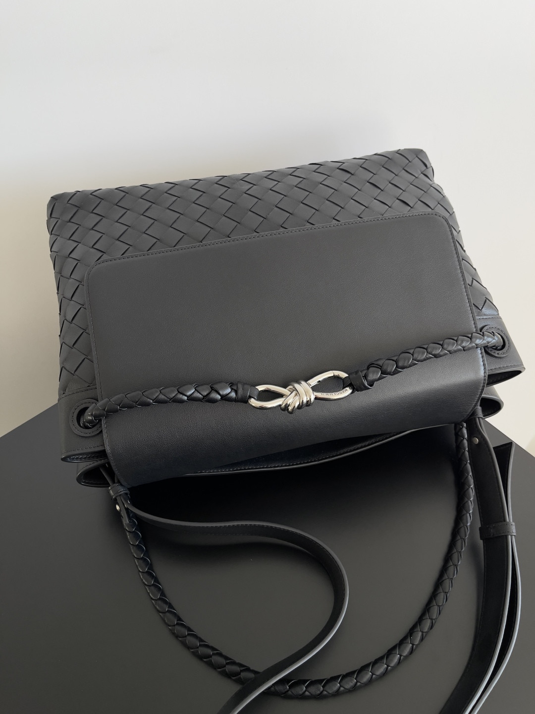 Bottega Veneta Medium Andiamo Messenger 37x26x13cm
