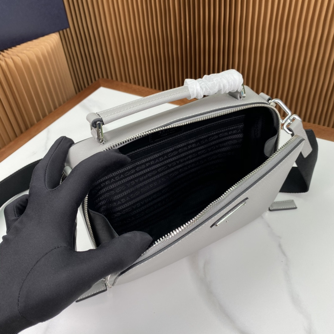 Prada Medium Brique Saffiano leather bag 22x16x6cm