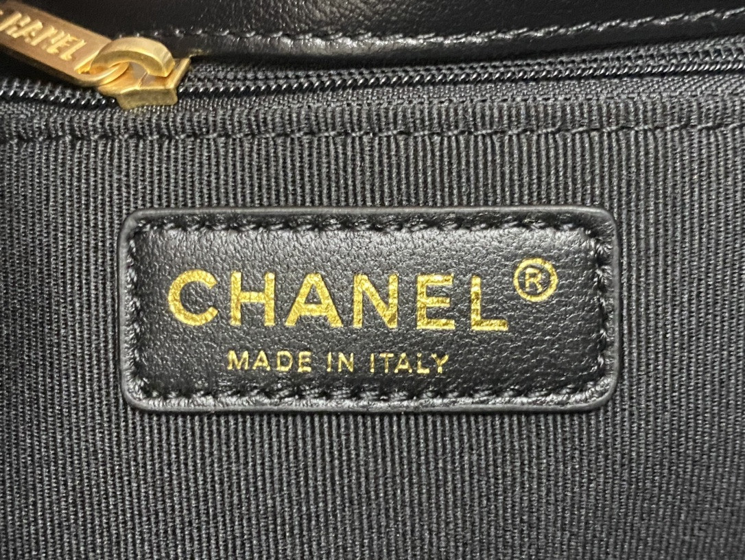 Chanel Hobo Handbag 21x27x4.5cm