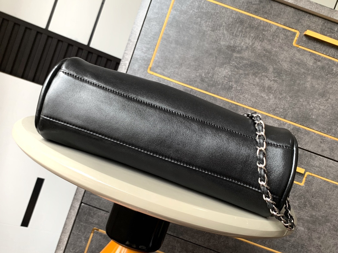 Chanel OHANEL hobo bag 30x20x12cm