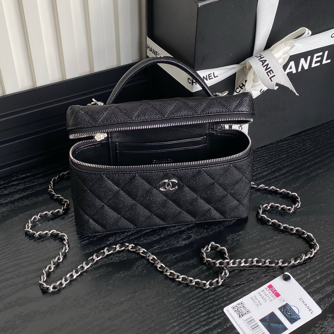 CHANEL with chain Handbag 14×18×3cm