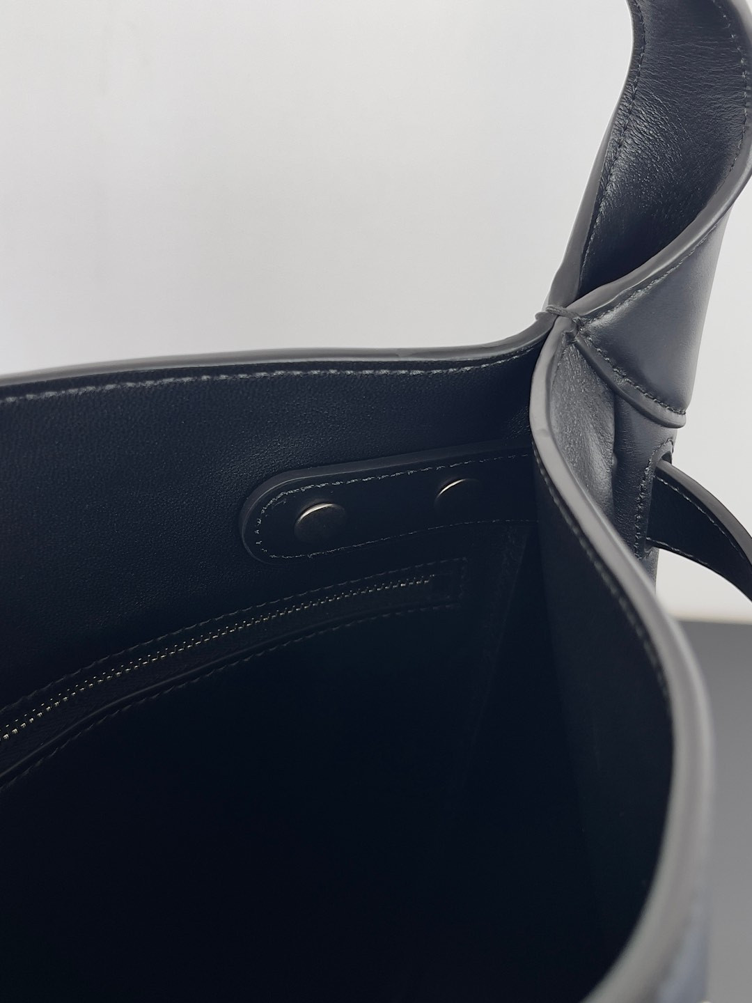 Balenciaga Bel Air Hobo 26.9×25.9×9.9cm 811018m