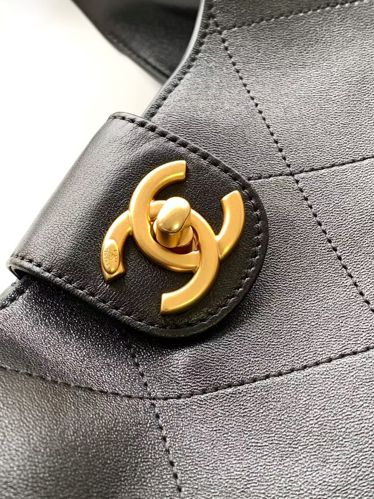 Chanel Large Hobo Bag AS5410 35x30x14cm