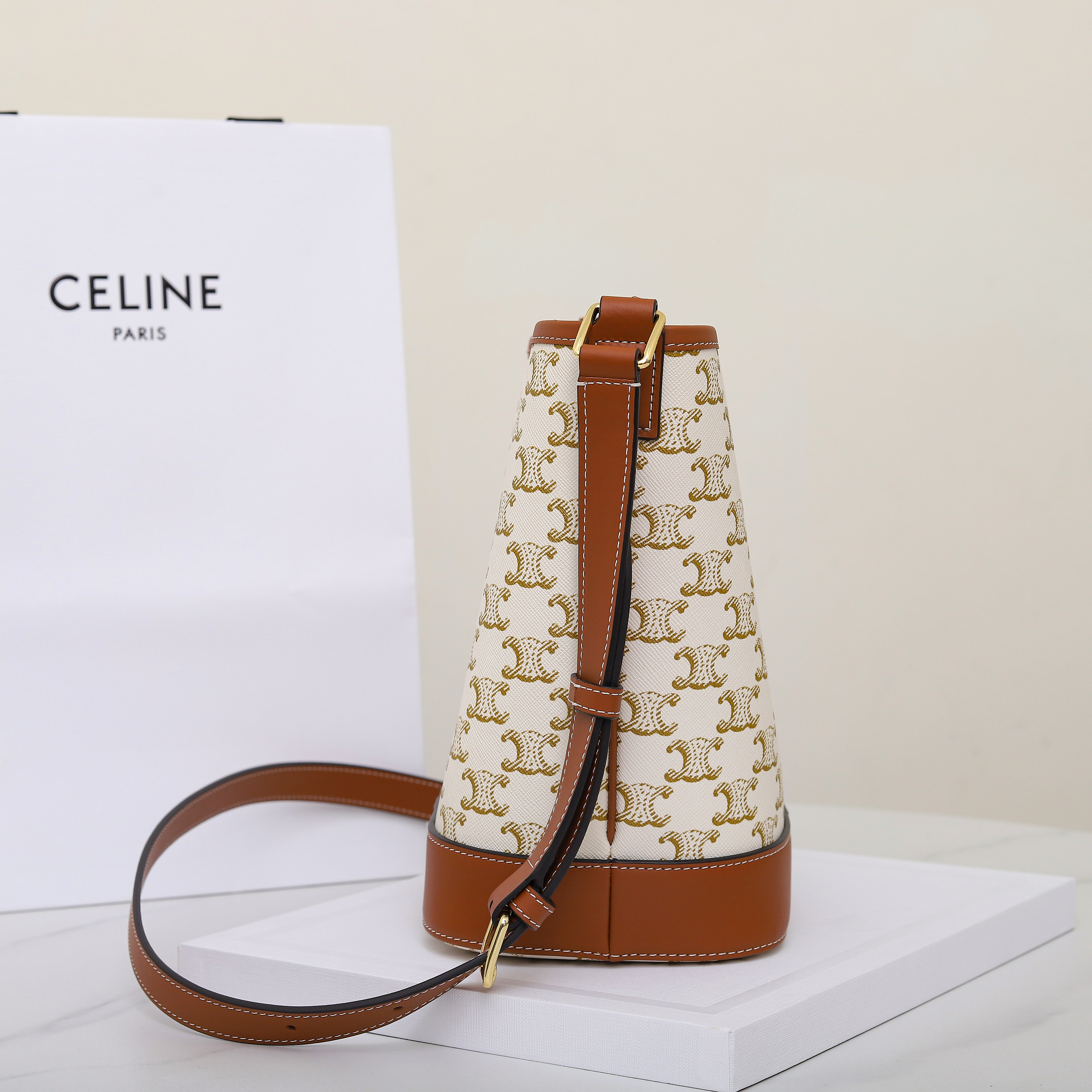 CELINE SMALL BUCKET IN TRIOMPHE CANVAS AND CALFSKIN 191442 30x22x13cm