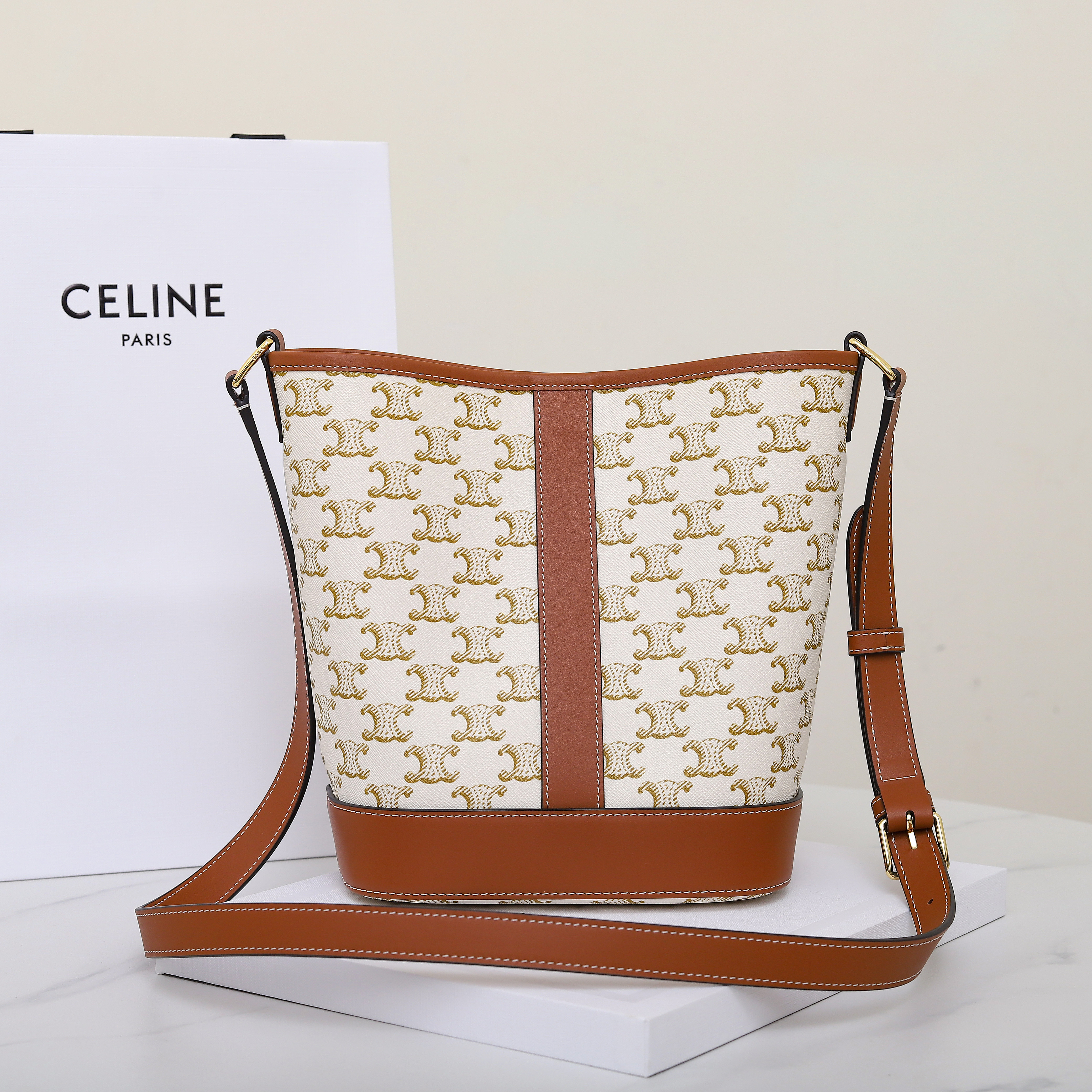 CELINE SMALL BUCKET IN TRIOMPHE CANVAS AND CALFSKIN 191442 30x22x13cm
