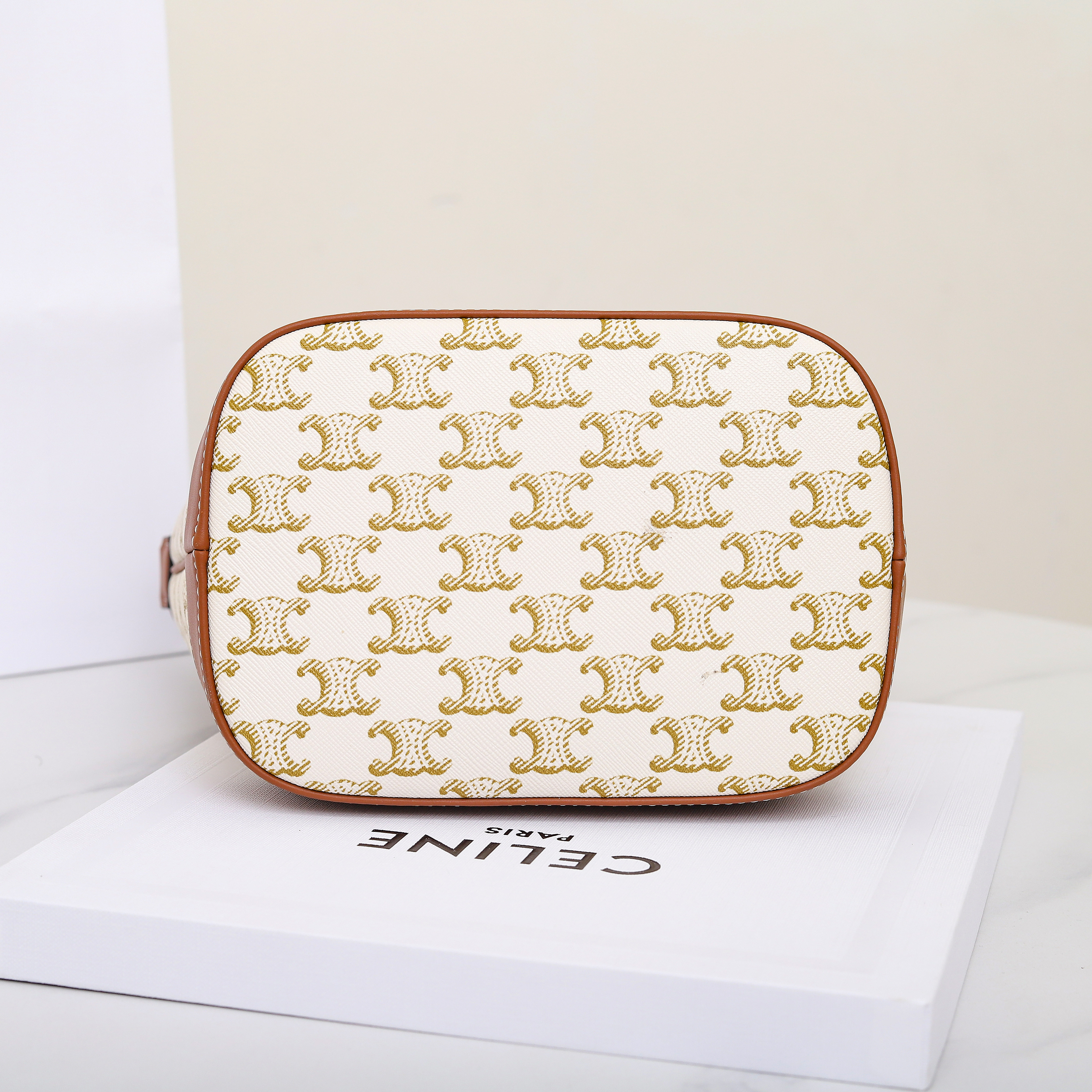 CELINE SMALL BUCKET IN TRIOMPHE CANVAS AND CALFSKIN 191442 30x22x13cm