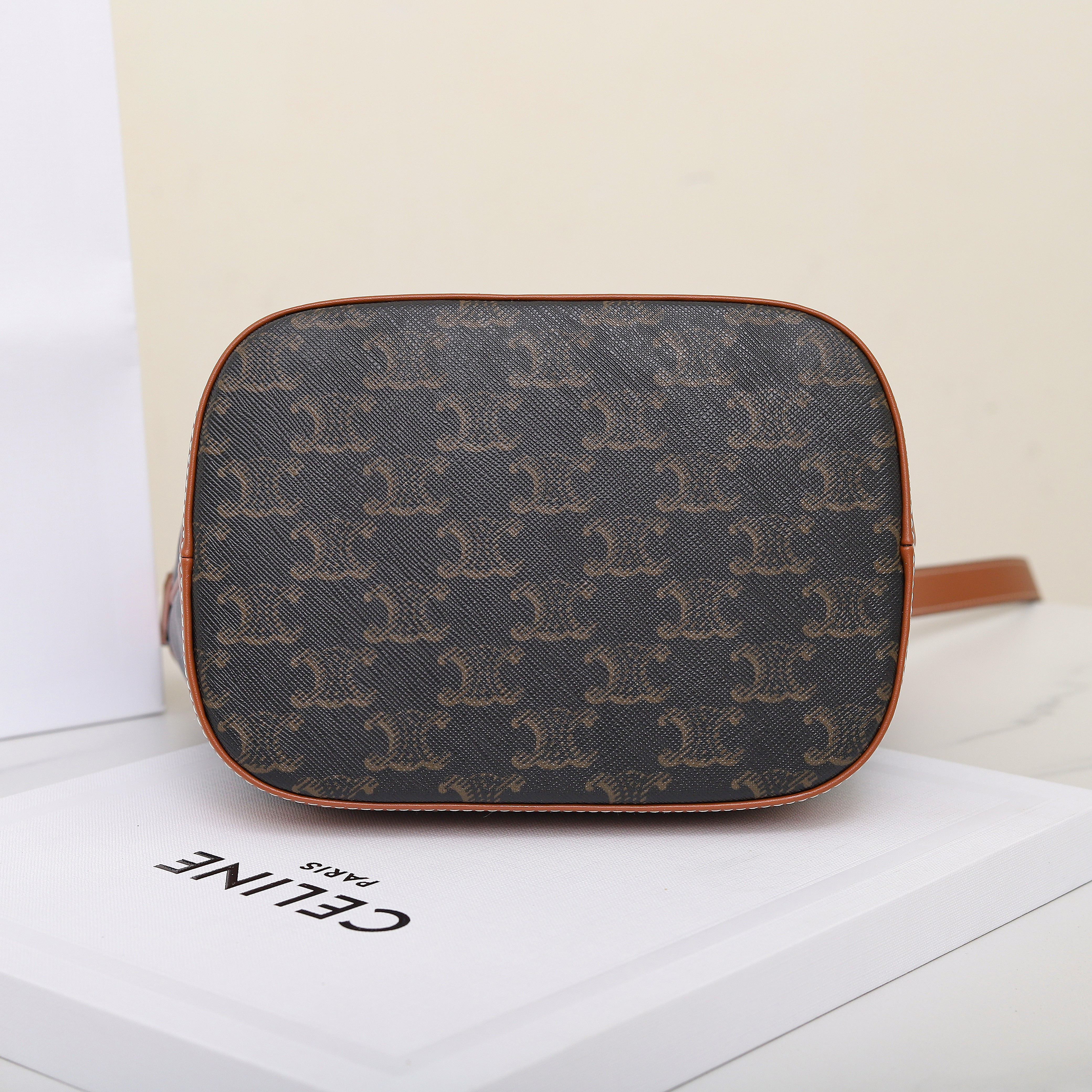 CELINE SMALL BUCKET IN TRIOMPHE CANVAS AND CALFSKIN 191442 30x22x13cm