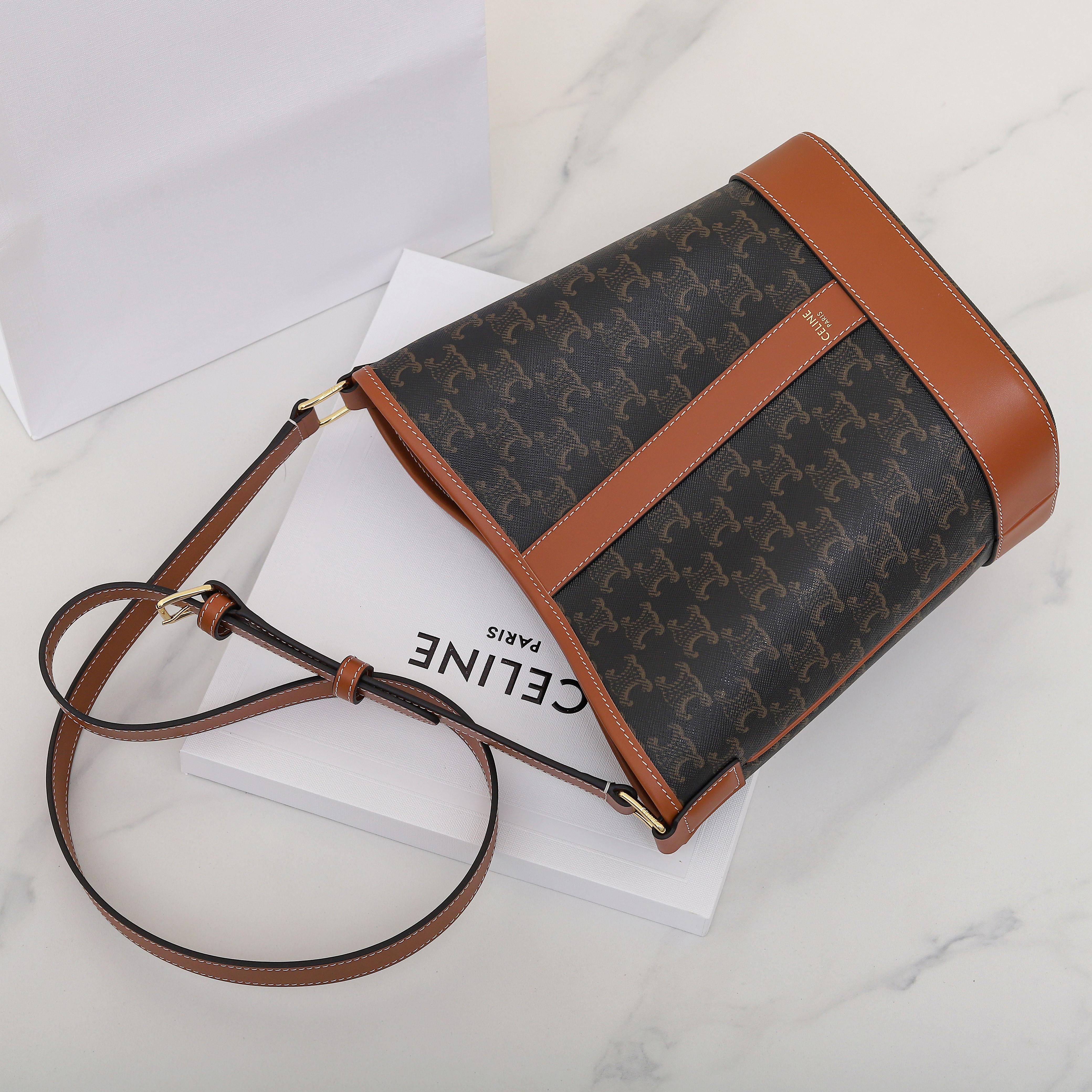 CELINE SMALL BUCKET IN TRIOMPHE CANVAS AND CALFSKIN 191442 30x22x13cm