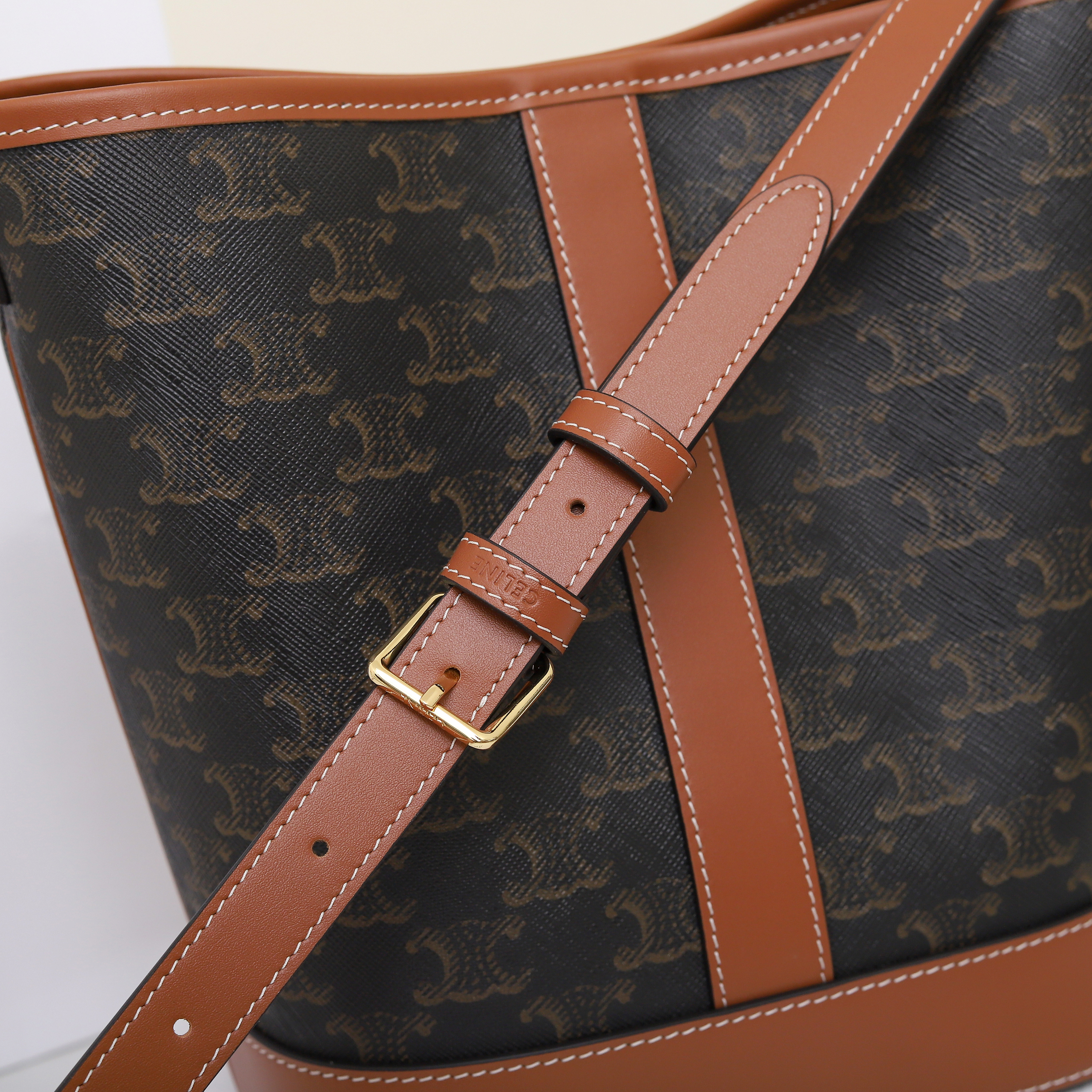 CELINE SMALL BUCKET IN TRIOMPHE CANVAS AND CALFSKIN 191442 30x22x13cm