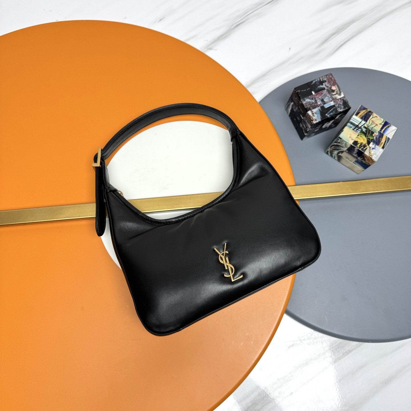 YSL calypso mini hobo in plunged lambskin 20 X 12 X 5 cm