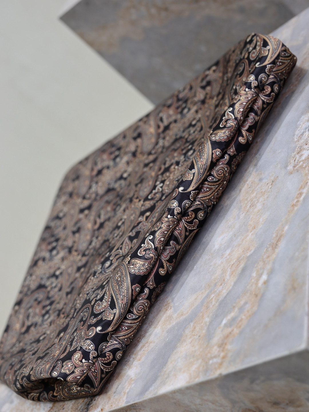 YSL Amalia (silk twill) 42x50x1cm