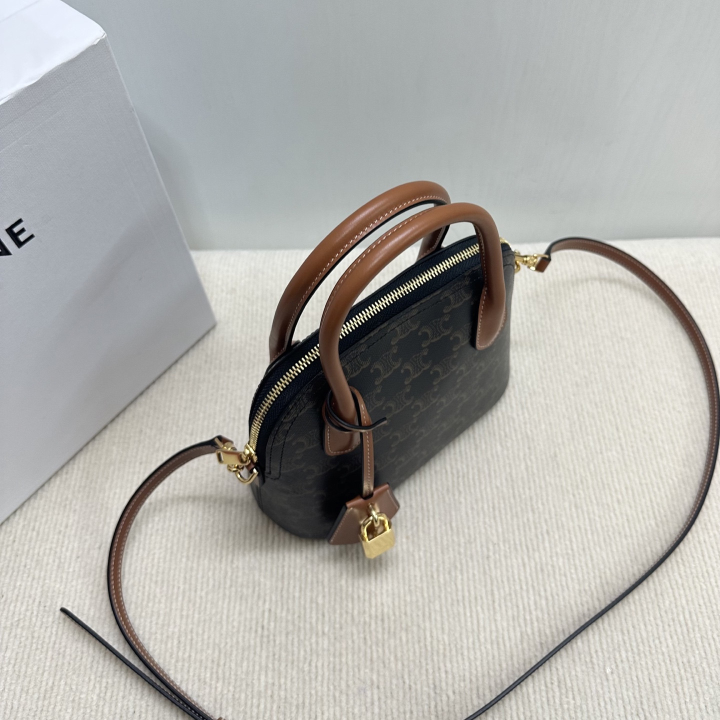Celine TEEN HONORINE BAG IN Triomphe Canvas and Calfskin 22.5x17x10cm