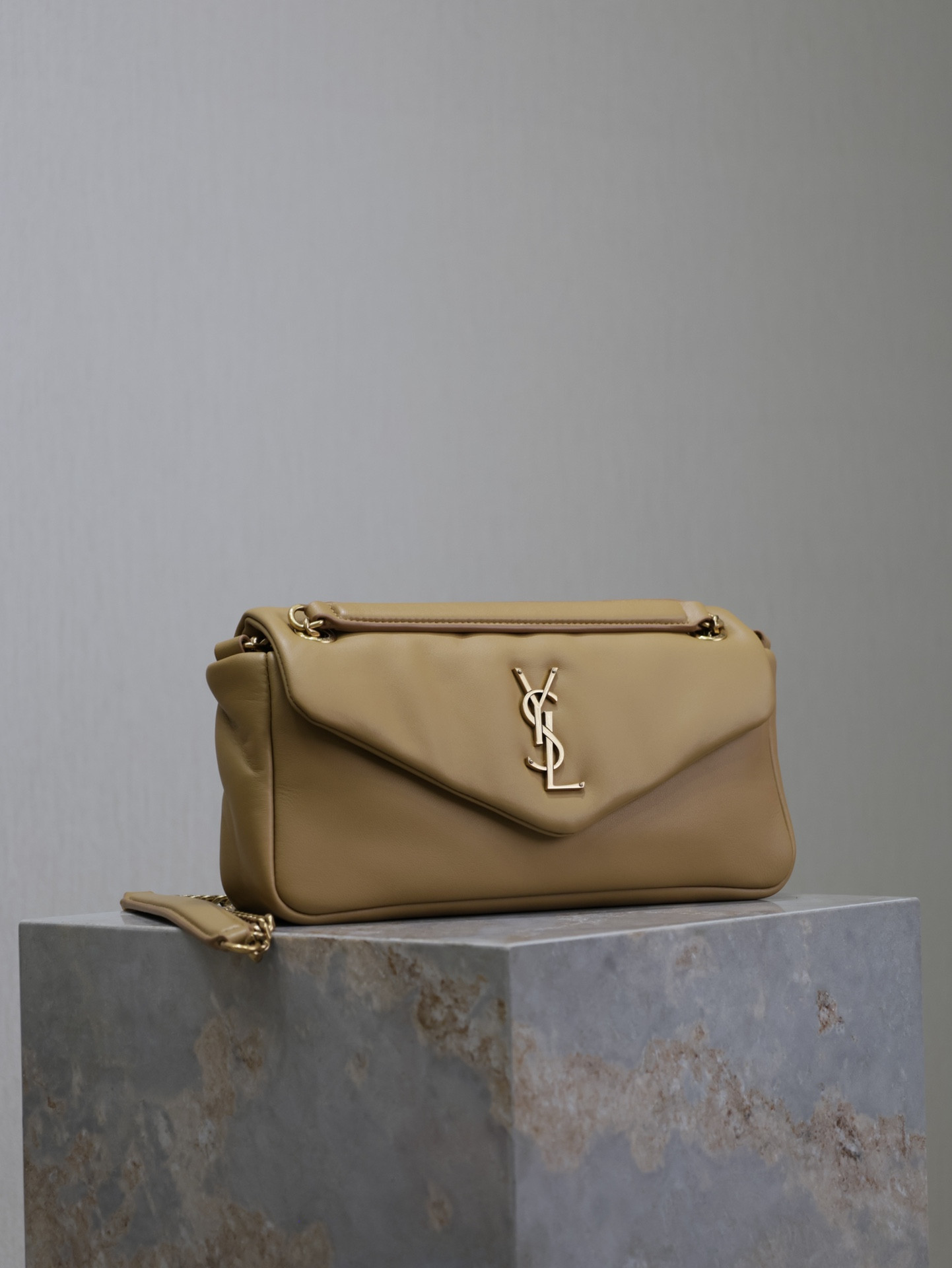 YSL CALYPSO small in plunged lambskin 26x14x7cm