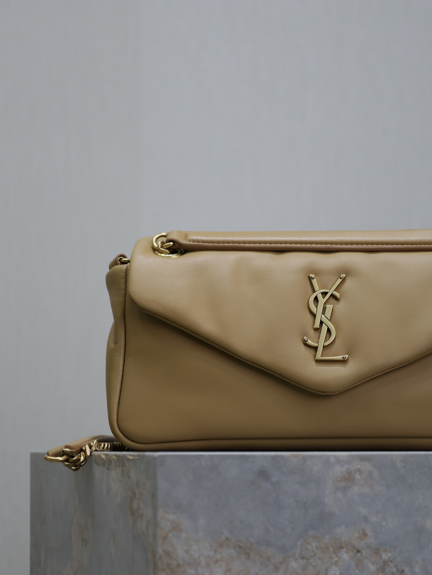 YSL CALYPSO small in plunged lambskin 26x14x7cm