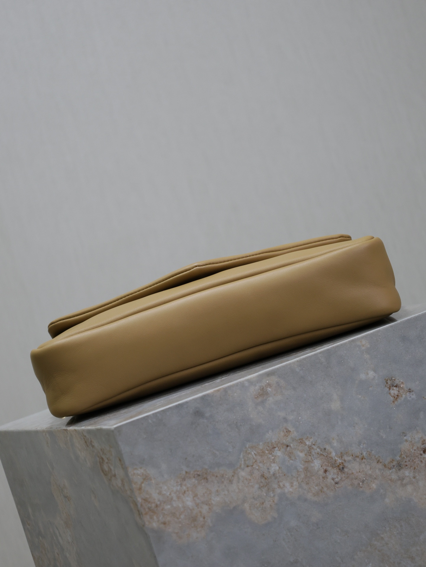 YSL CALYPSO small in plunged lambskin 26x14x7cm