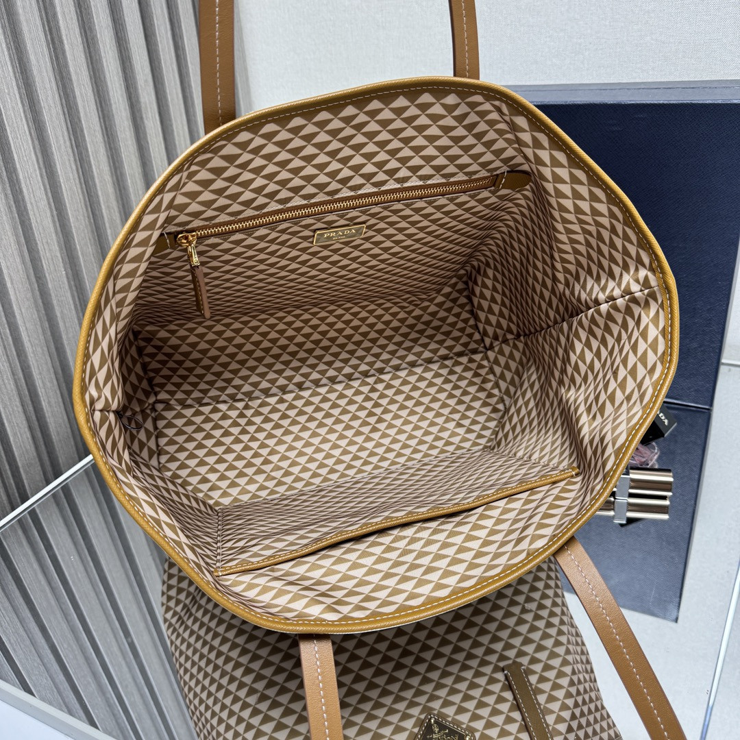 Prada Re-Nylon Tessuto Triangolo Tote Bag 33x29x14cm