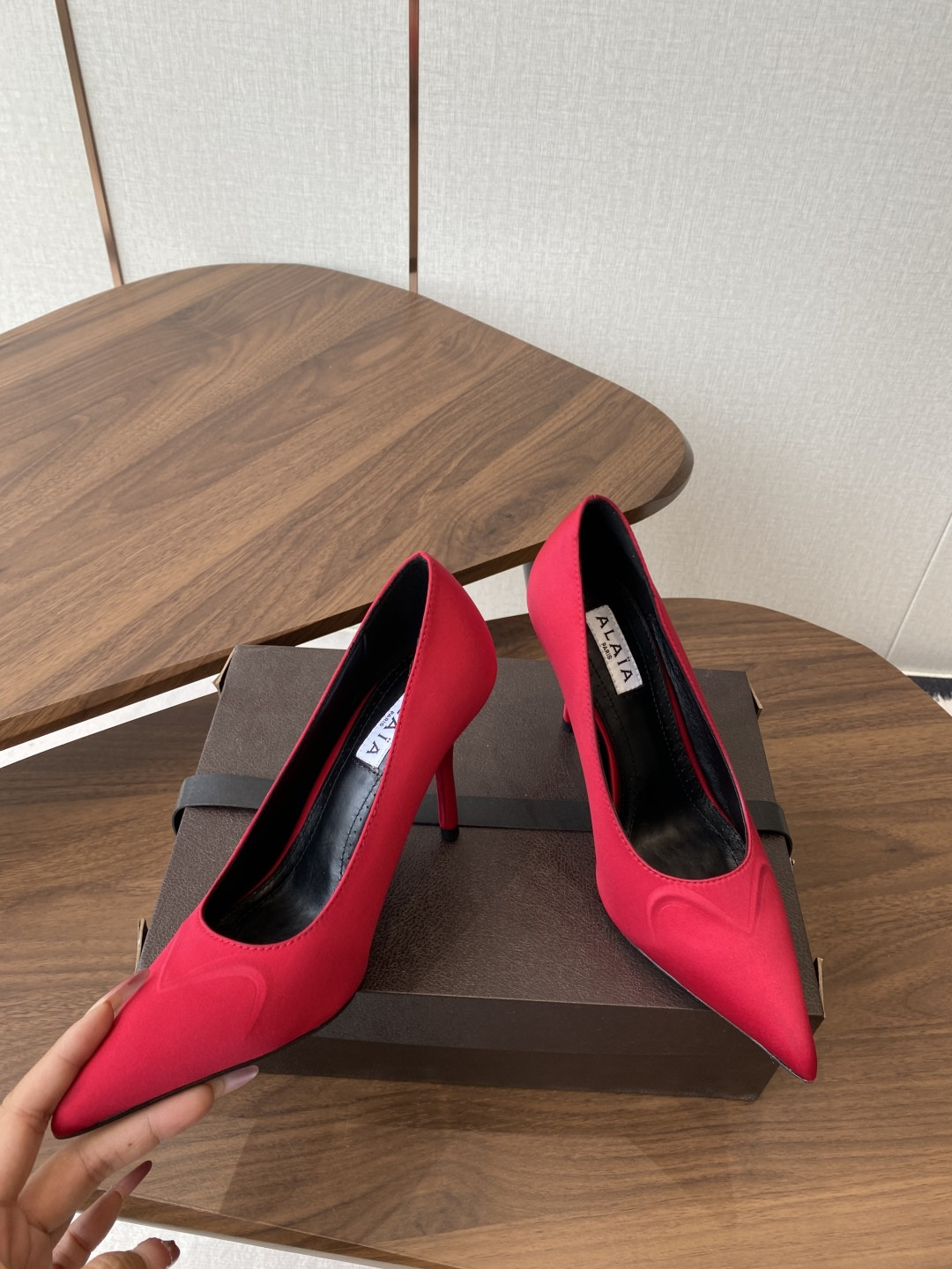 UA Alaia Pointy-Toe Pumps 9cm Heel(Customized Size 7-10 days production time)
