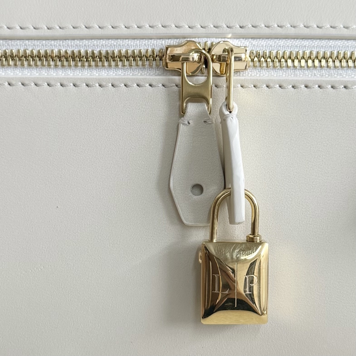 Loro Piana Extra Bag L23 23x12x7cm