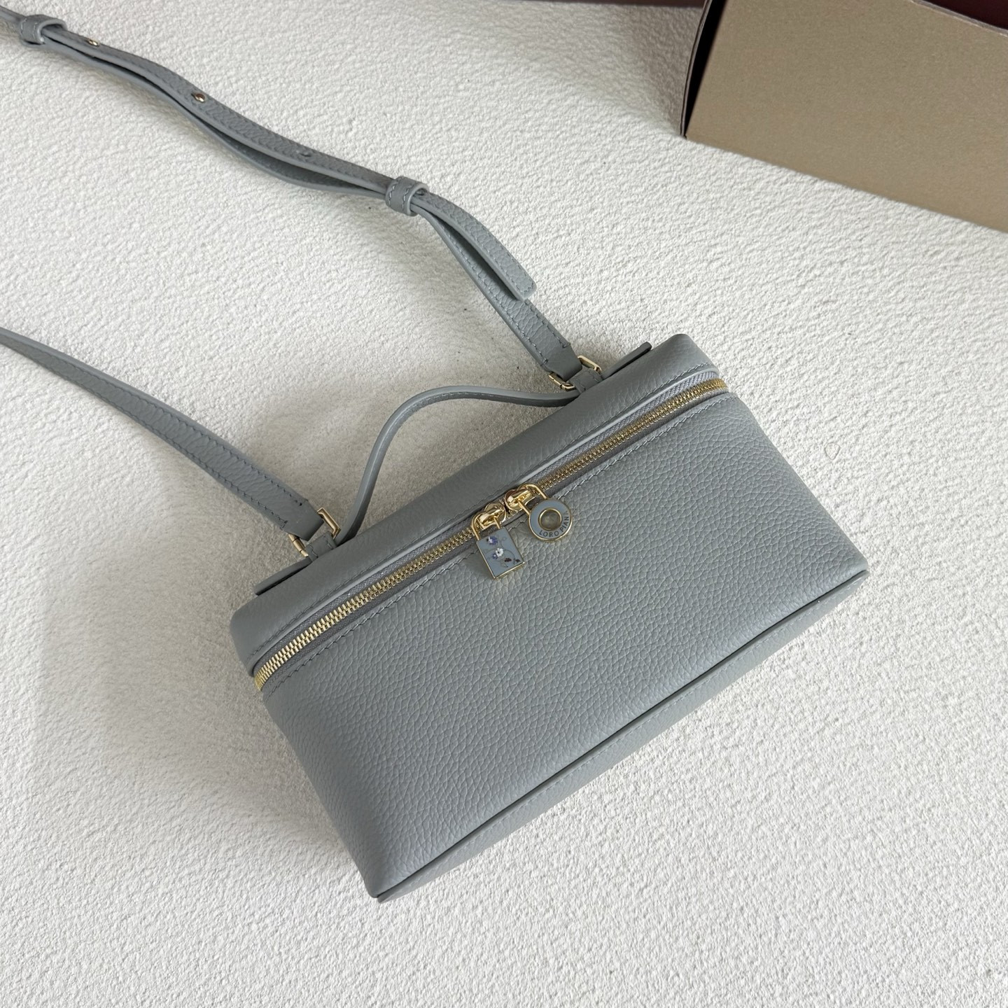 Loro Piana Extra Pocket L19 Grained Calfskin 11 x 19 x 6.5 cm