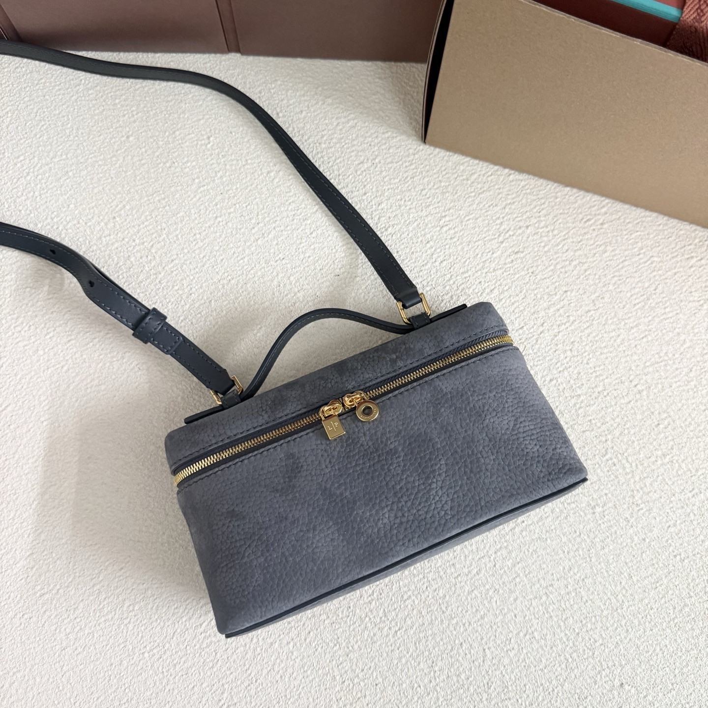 Loro Piana Extra Pocket L19 Grained Calfskin 11 x 19 x 6.5 cm