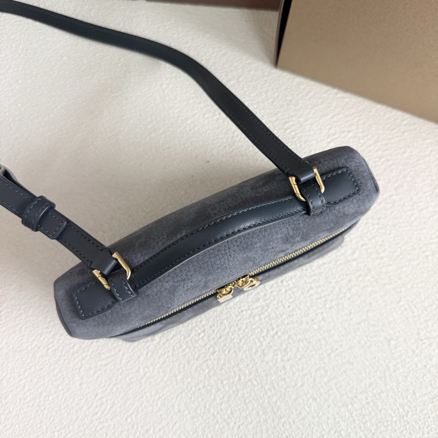 Loro Piana Extra Pocket L19 Grained Calfskin 11 x 19 x 6.5 cm