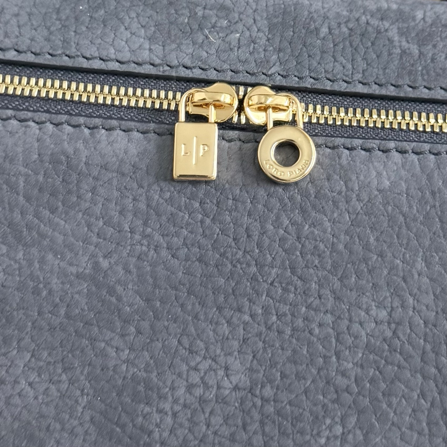 Loro Piana Extra Pocket L19 Grained Calfskin 11 x 19 x 6.5 cm