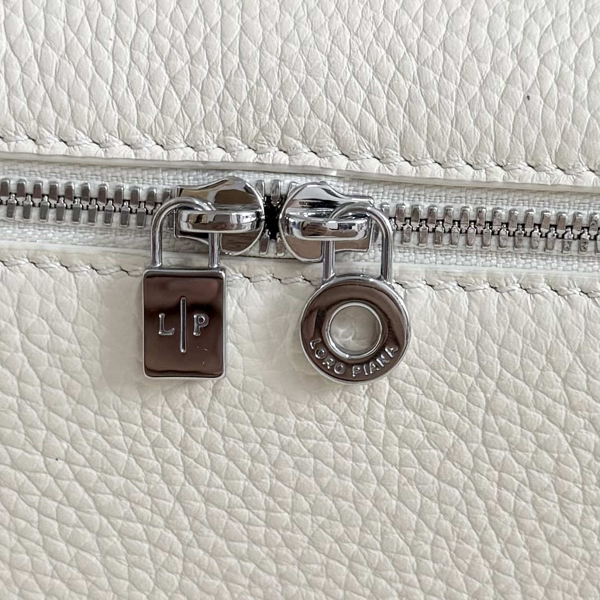 Loro Piana Extra Pocket L19  Grained Calfskin 11 x 19 x 6.5 cm