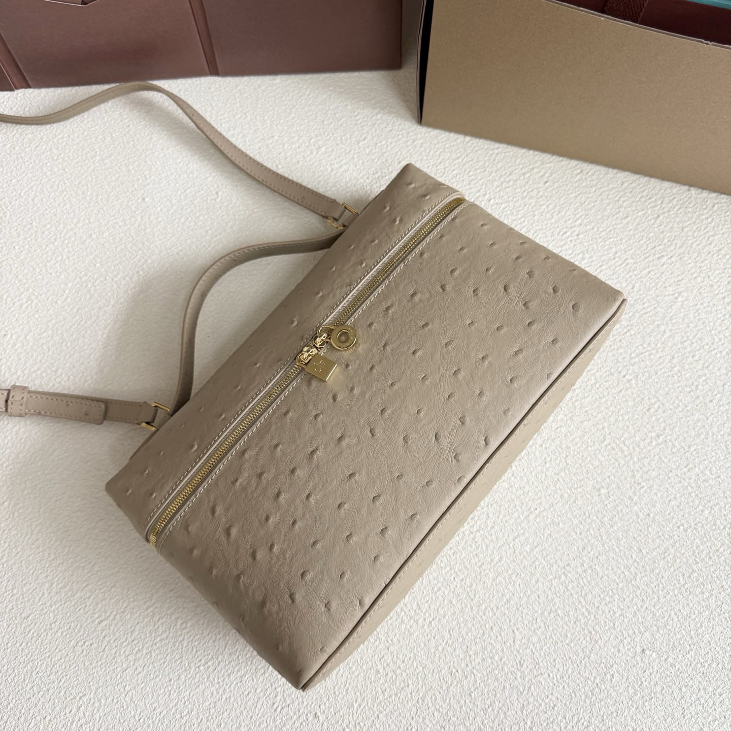 Loro Piana Extra Pocket L27 Ostrich-grained Leather 16x27x10cm