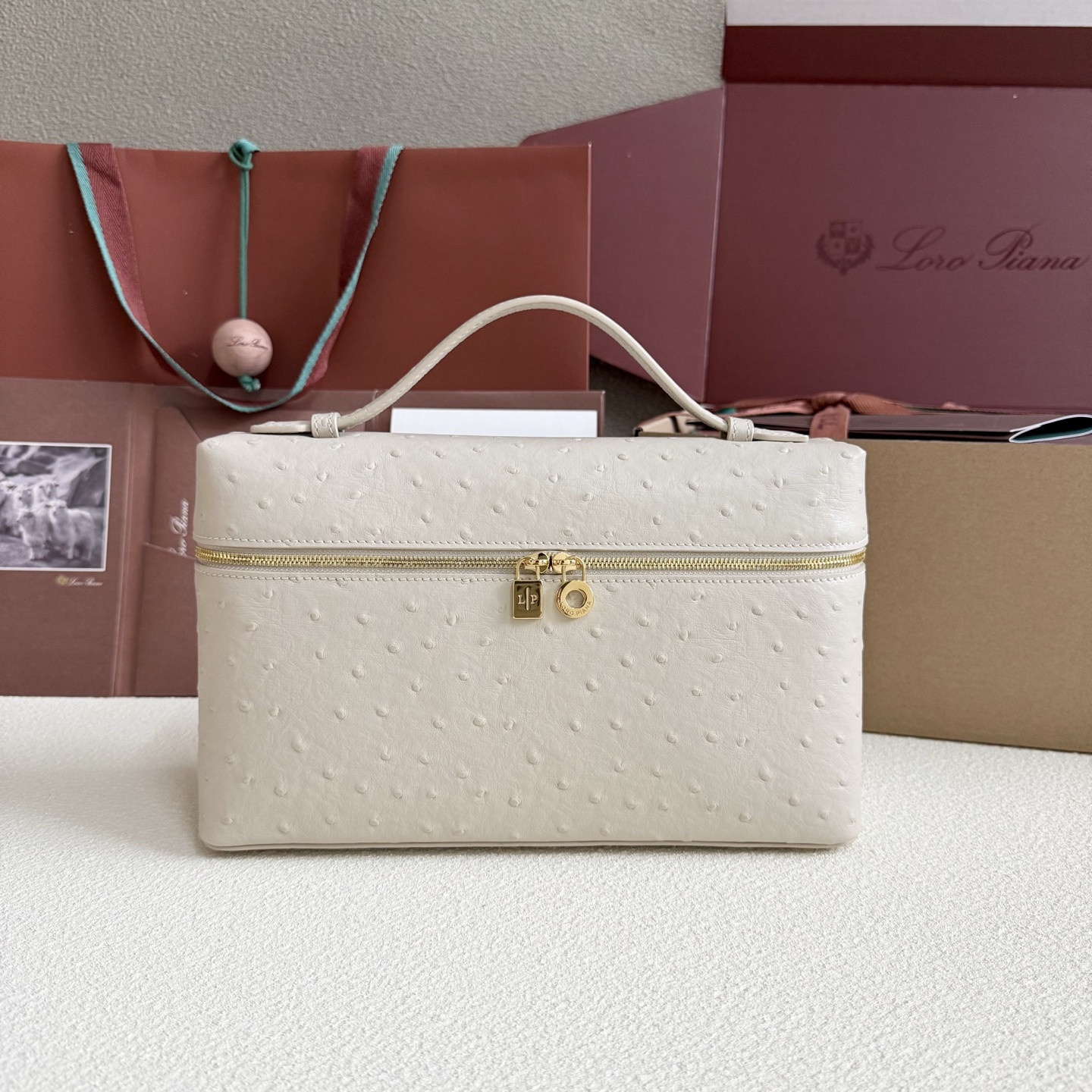 Loro Piana Extra Pocket L27 Ostrich-grained Leather 16x27x10cm