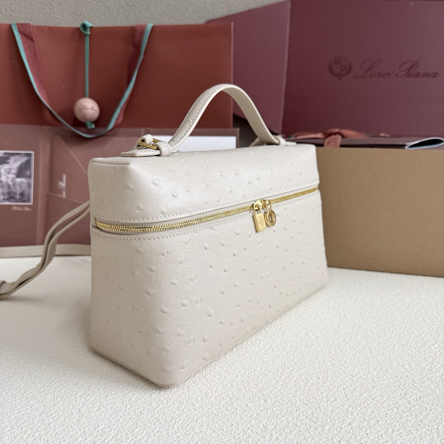 Loro Piana Extra Pocket L27 Ostrich-grained Leather 16x27x10cm