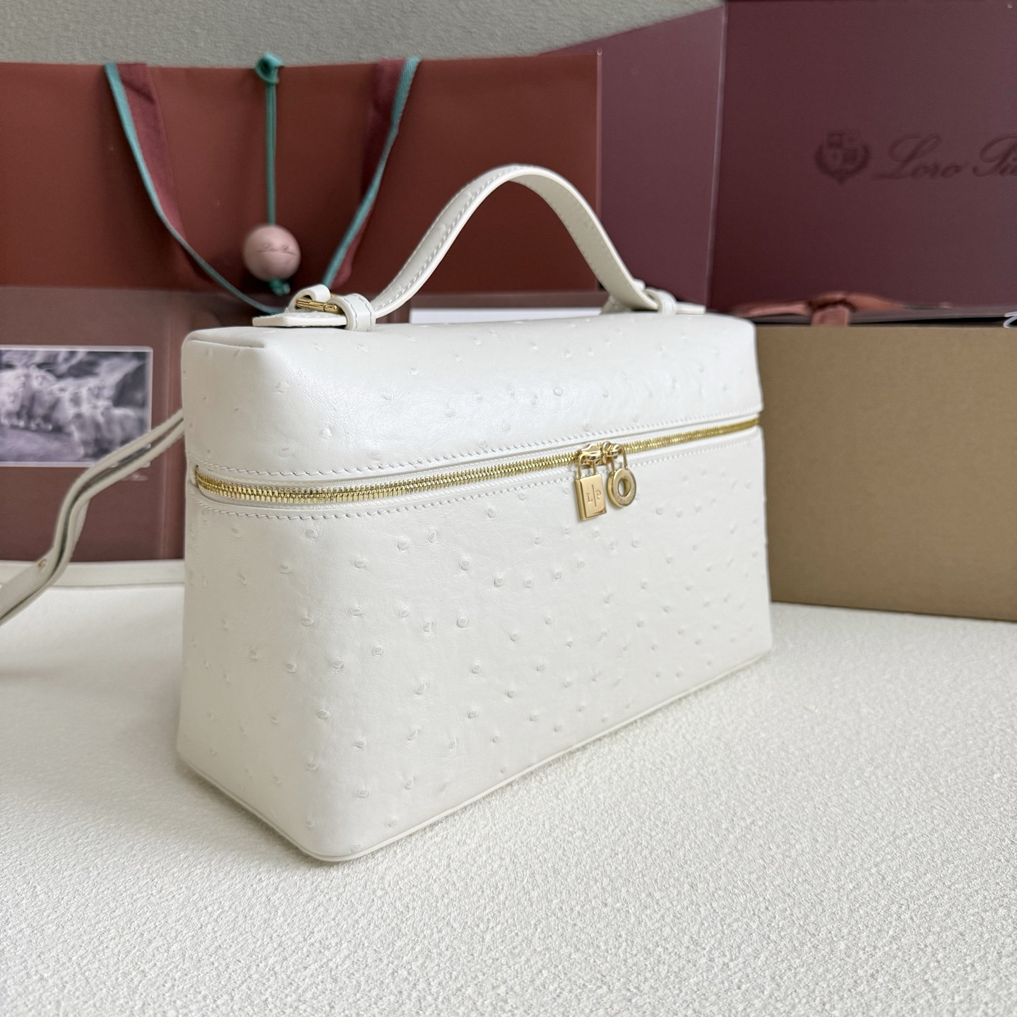 Loro Piana Extra Pocket L27 Ostrich-grained Leather 16x27x10cm