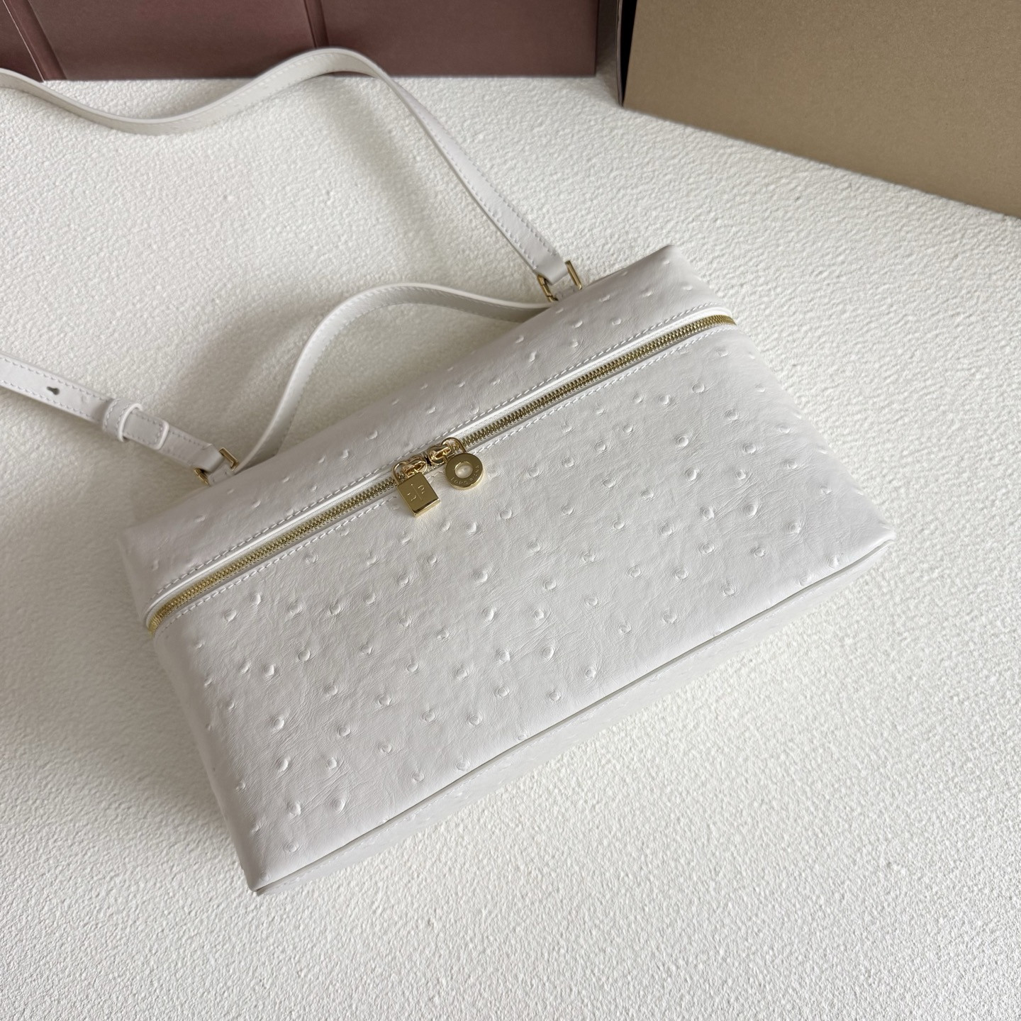 Loro Piana Extra Pocket L27 Ostrich-grained Leather 16x27x10cm