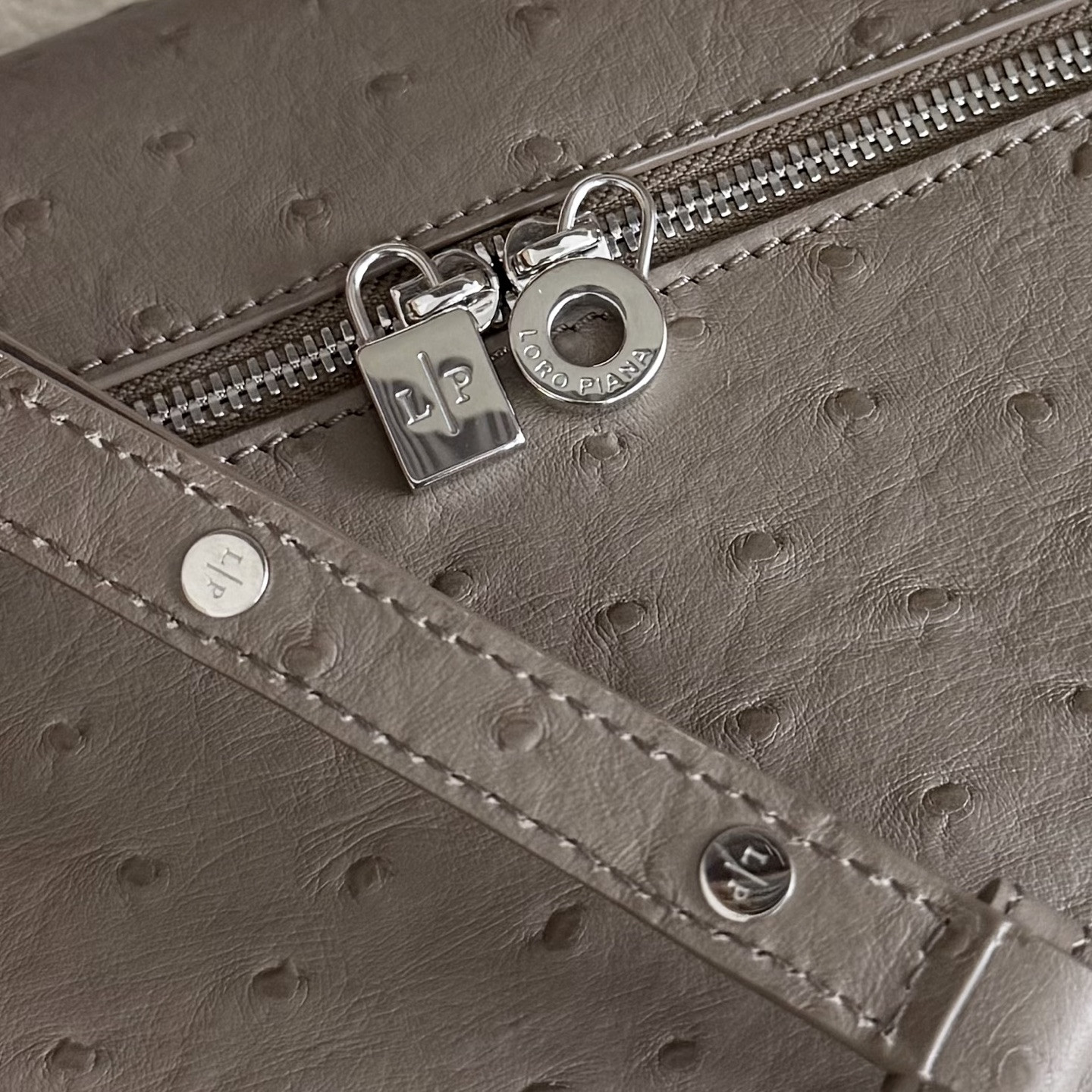 Loro Piana Extra Pocket L27 Ostrich-grained Leather 16x27x10cm