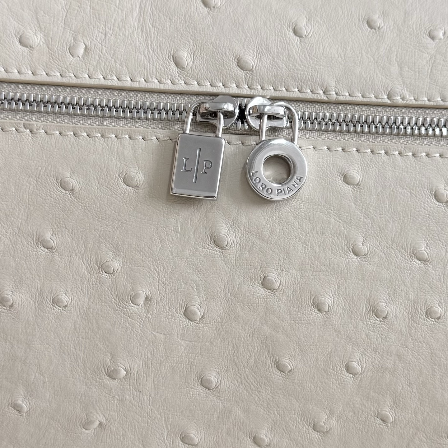 Loro Piana Extra Pocket L27 Ostrich-grained Leather 16x27x10cm