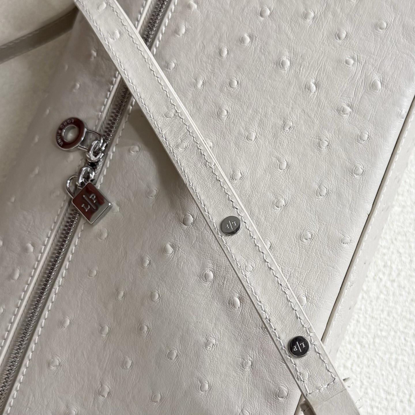 Loro Piana Extra Pocket L27 Ostrich-grained Leather 16x27x10cm