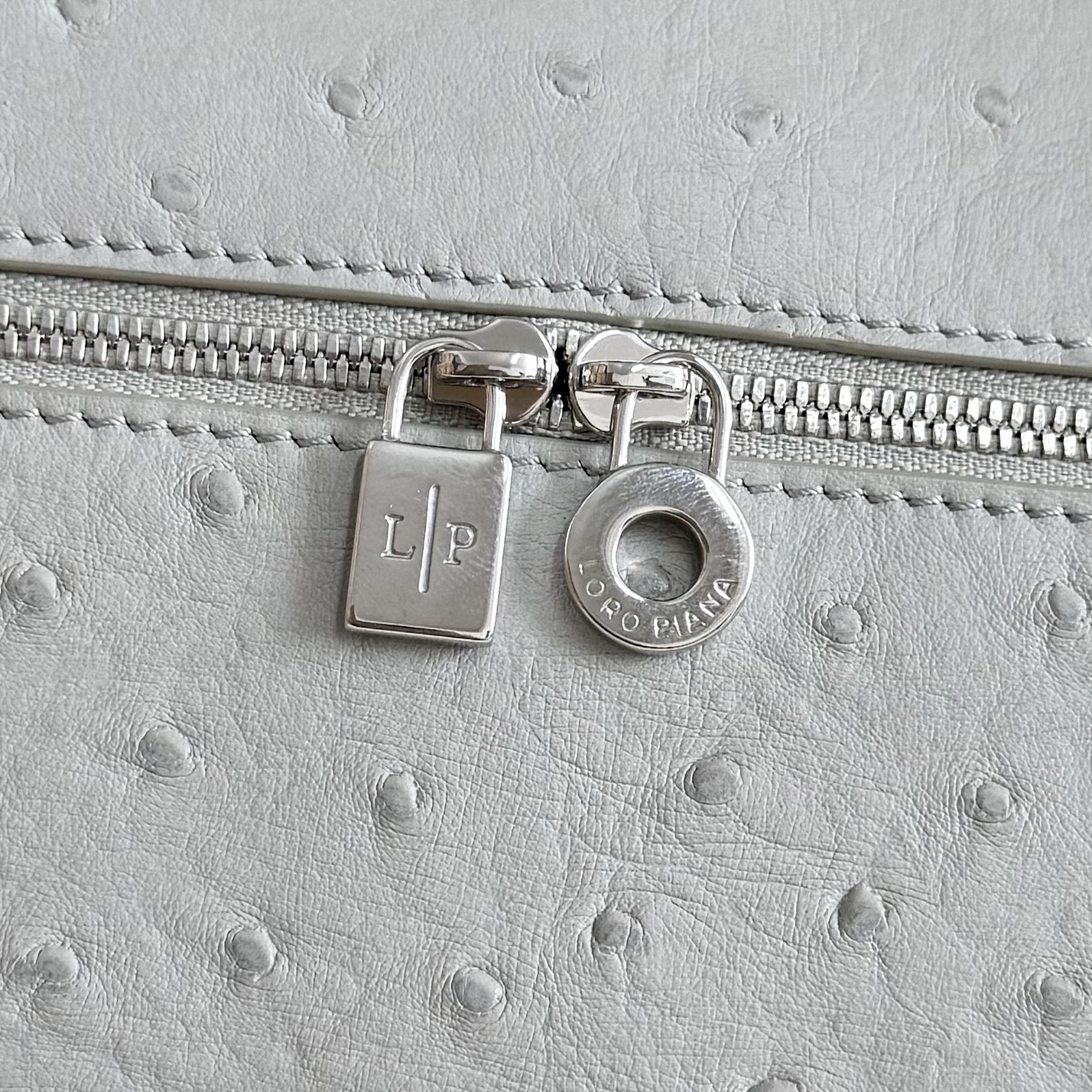 Loro Piana Extra Pocket L27 Ostrich-grained Leather 16x27x10cm