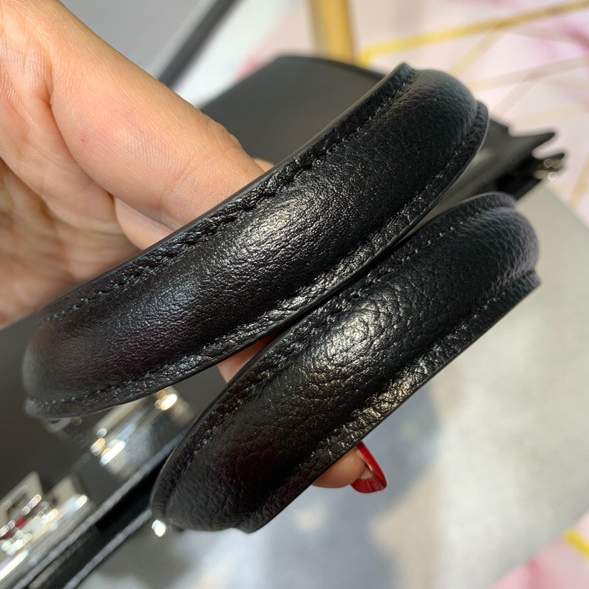 Gucci Zumi grainy leather small top handle bag